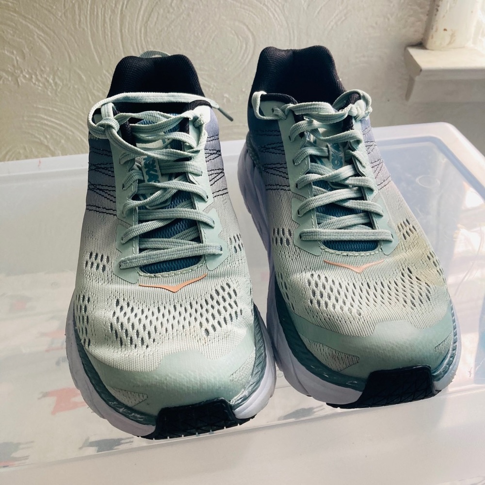 Hoka One One women’s Clifton 6 size 8